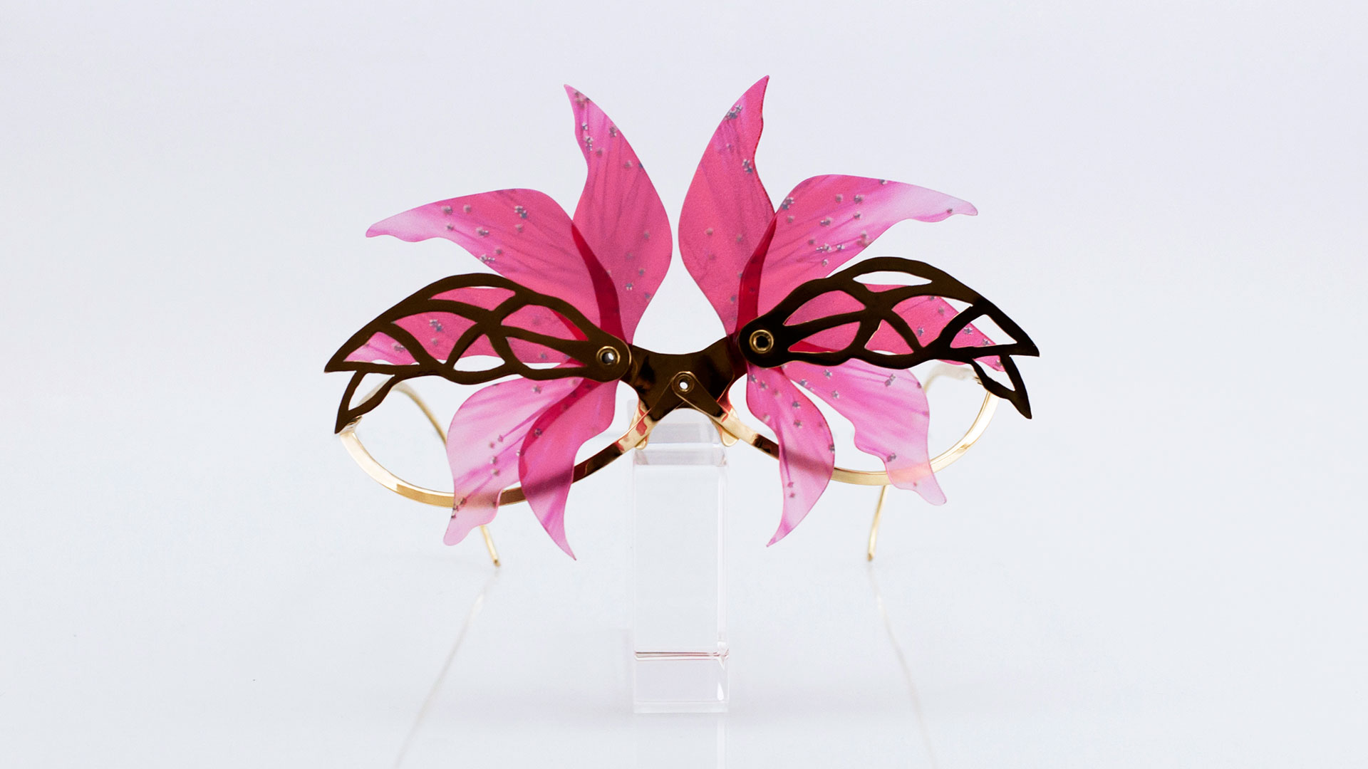 17-blooming-sonja-iglic-eyewear-googles-sunglasses-jewelry-accessories-flower-minimal-secession-kinetic-opening-folding-mechanism-designer-red